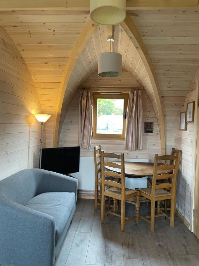 Rabbit Glamping Pod School House Farm 호텔 Leighton  외부 사진