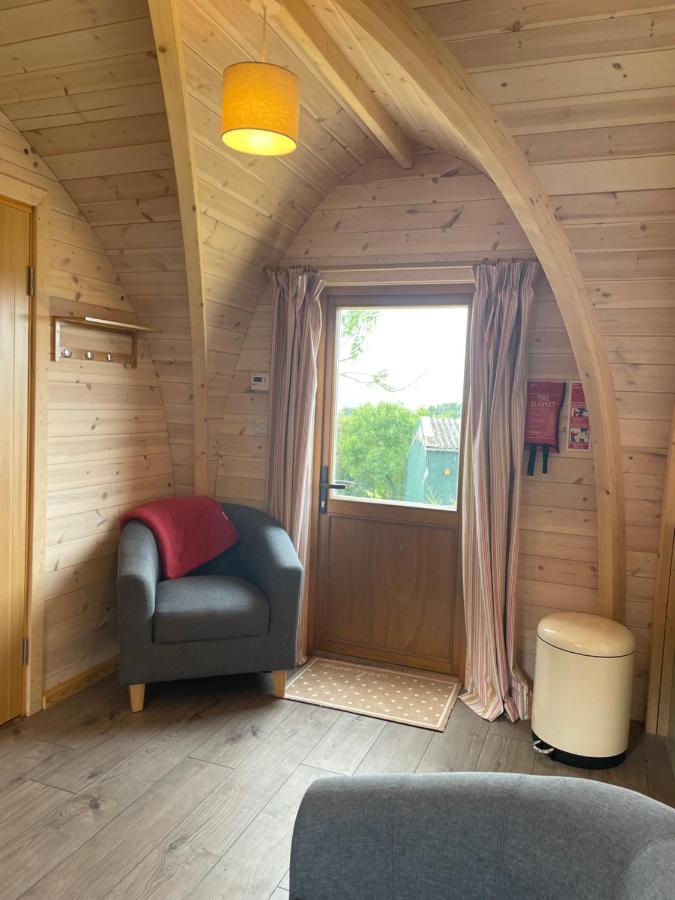 Rabbit Glamping Pod School House Farm 호텔 Leighton  외부 사진