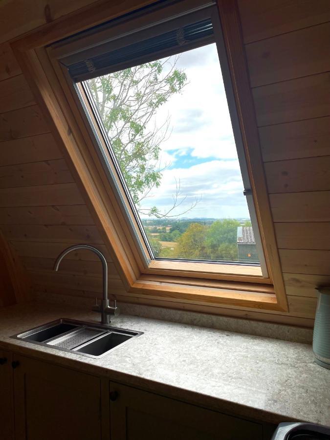 Rabbit Glamping Pod School House Farm 호텔 Leighton  외부 사진