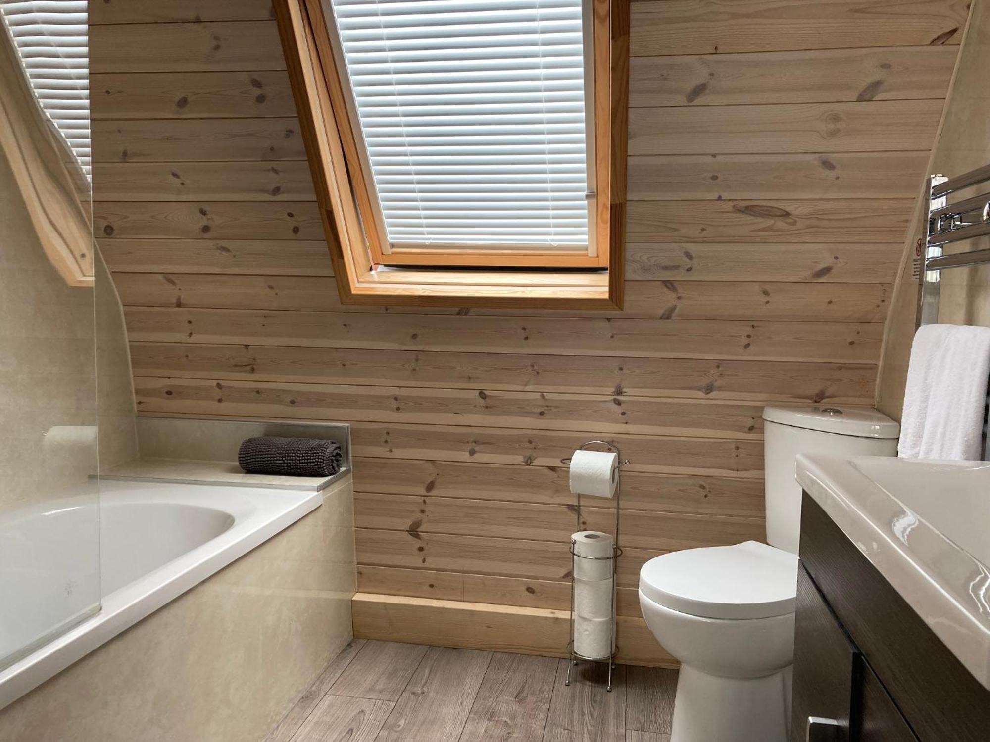 Rabbit Glamping Pod School House Farm 호텔 Leighton  외부 사진