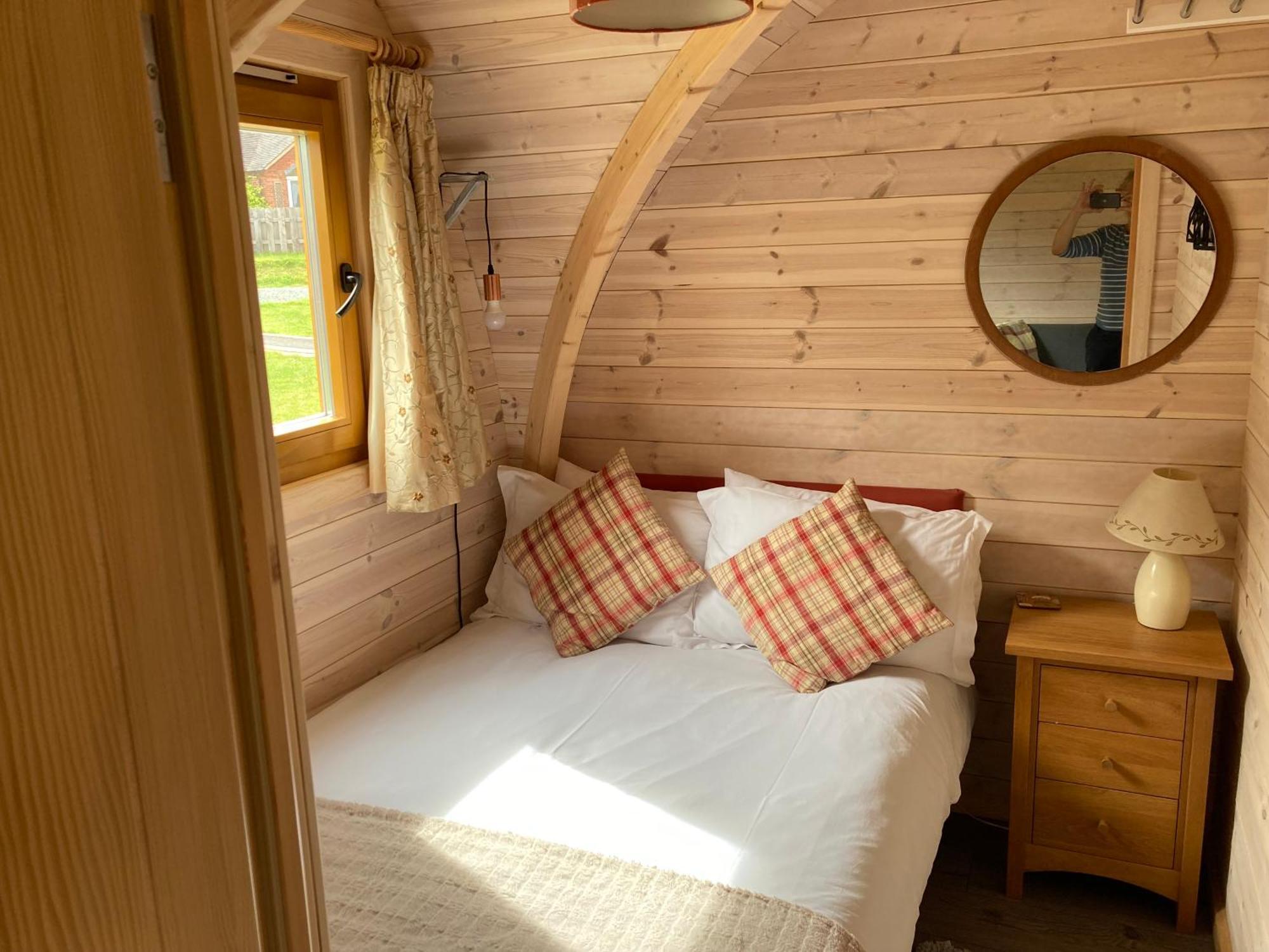 Rabbit Glamping Pod School House Farm 호텔 Leighton  외부 사진